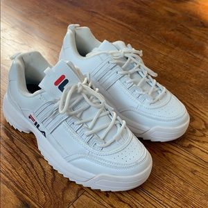 white fila chunky sneaker